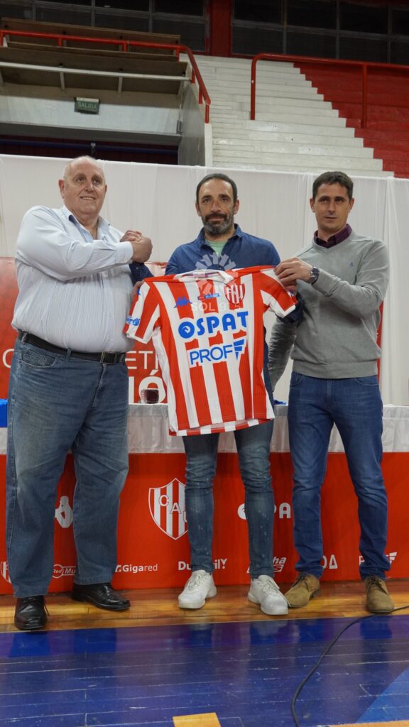 Unión presentó al Vasco Azconzábal: "Las expectativas son altas ...